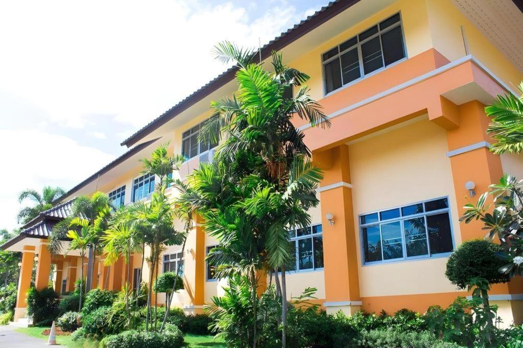 Hotel Rajapruek Place Chiang Mai